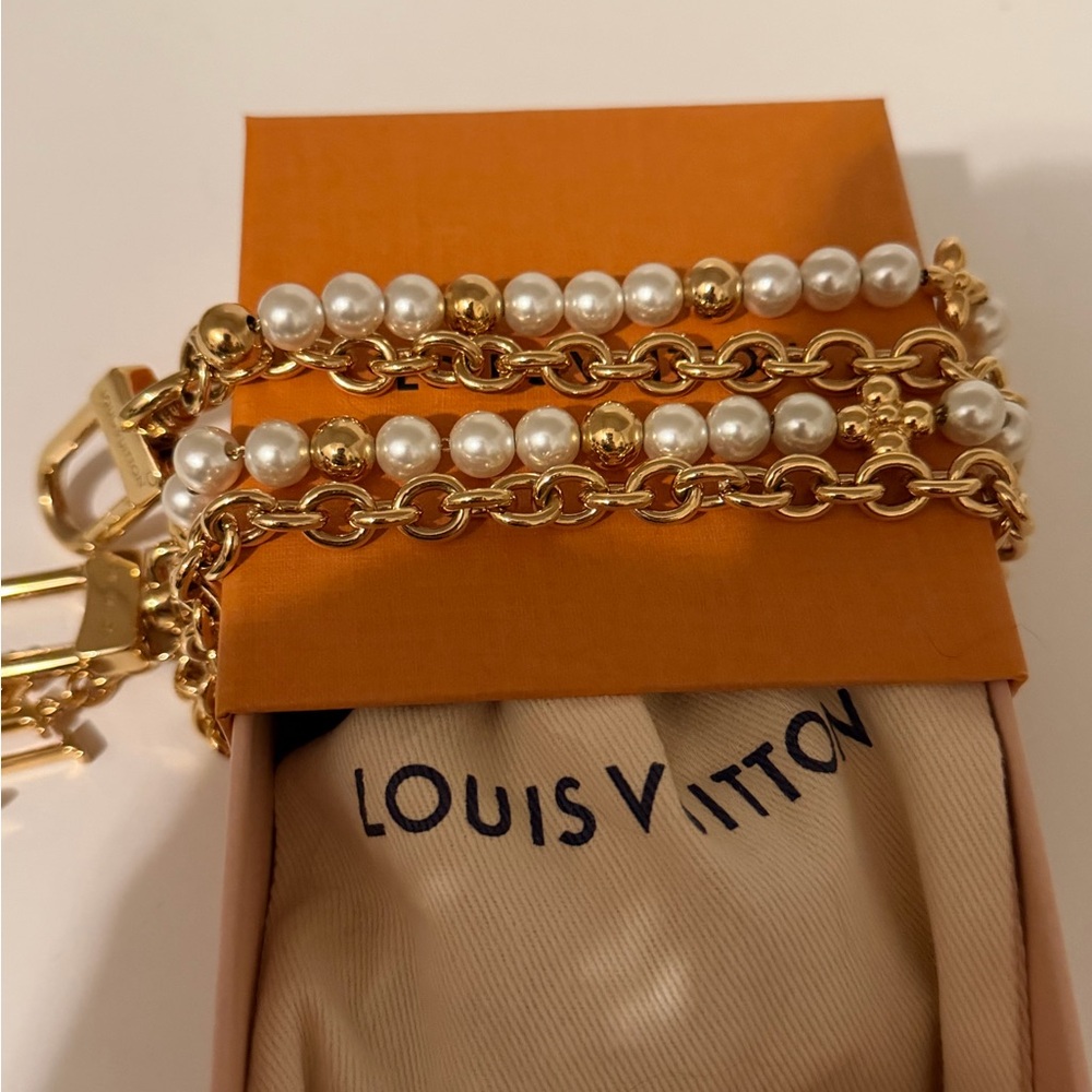 Louis Vuitton Gold and White bag chain